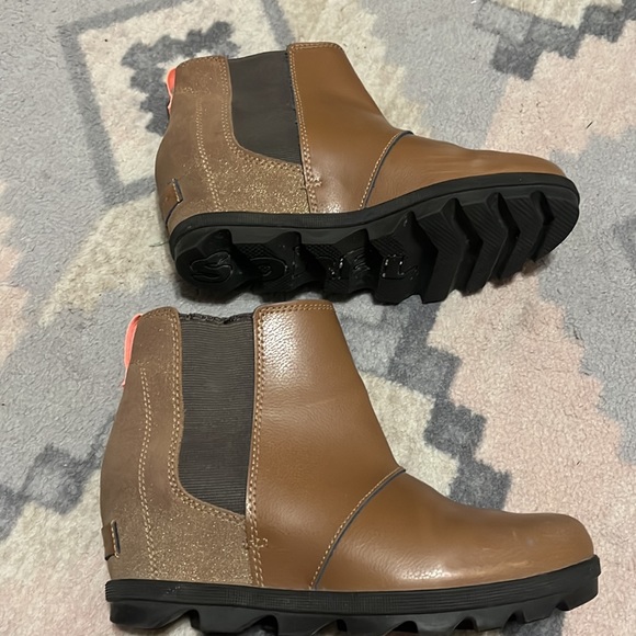 Sorel Joan of Arctic II Leather Sparkle Hidden Wedge Brown Boots. - Picture 6 of 13